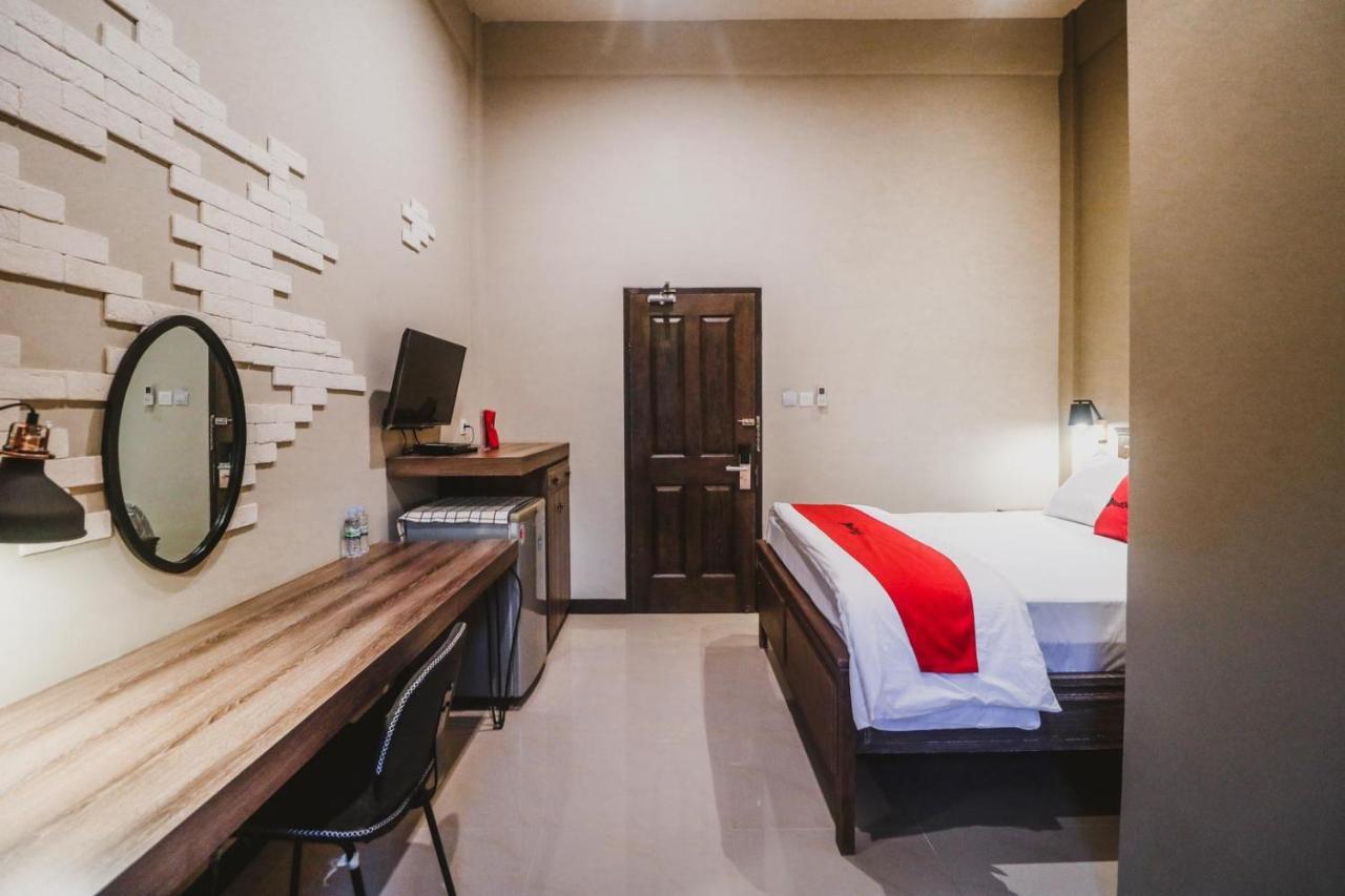 Reddoorz Plus Near Mall Slipi Jaya Jakarta Exterior photo